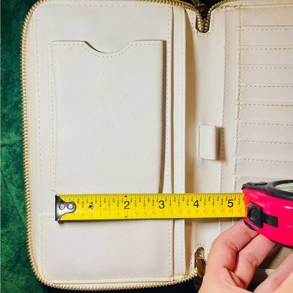 *RARE* Michael Kors Beige Monogram Wristlet Large Phone Clutch - Picture 12 of 14